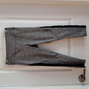 Forever 21 capris leggings in gray and black. Small**